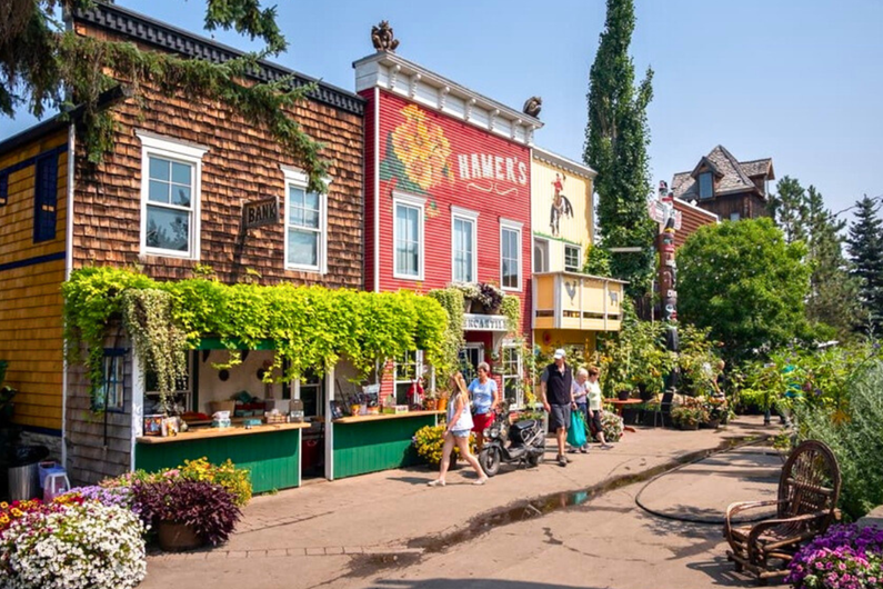 Attractions Near Calgary CN Banner